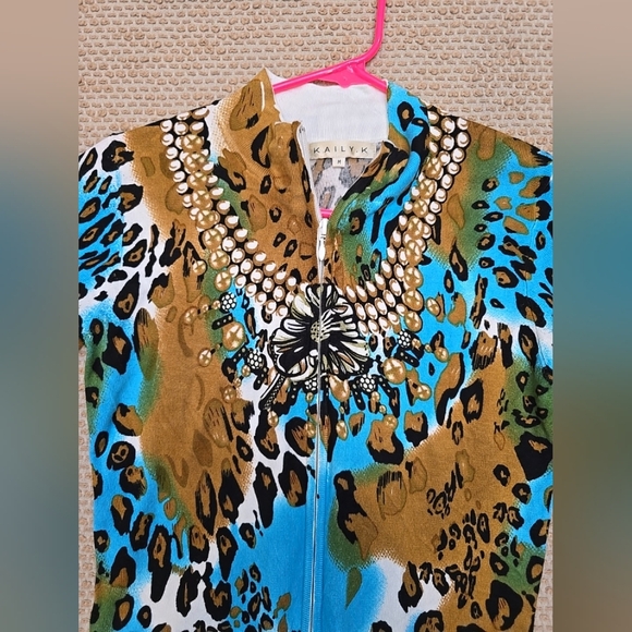 Kaily K Blouse animal print blouse size medium 3/4 sleeve - Picture 3 of 10